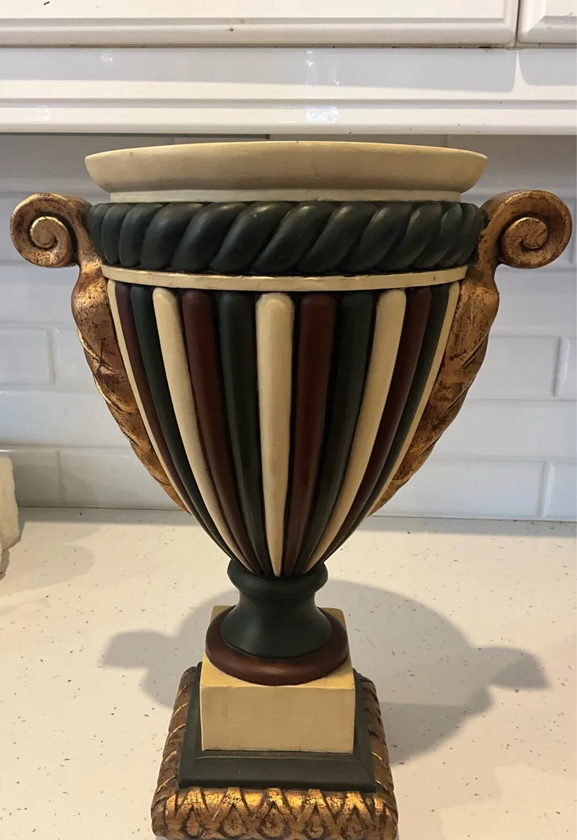 Spectacular Large Vintage Ceramic Plant/Urn - Image 4