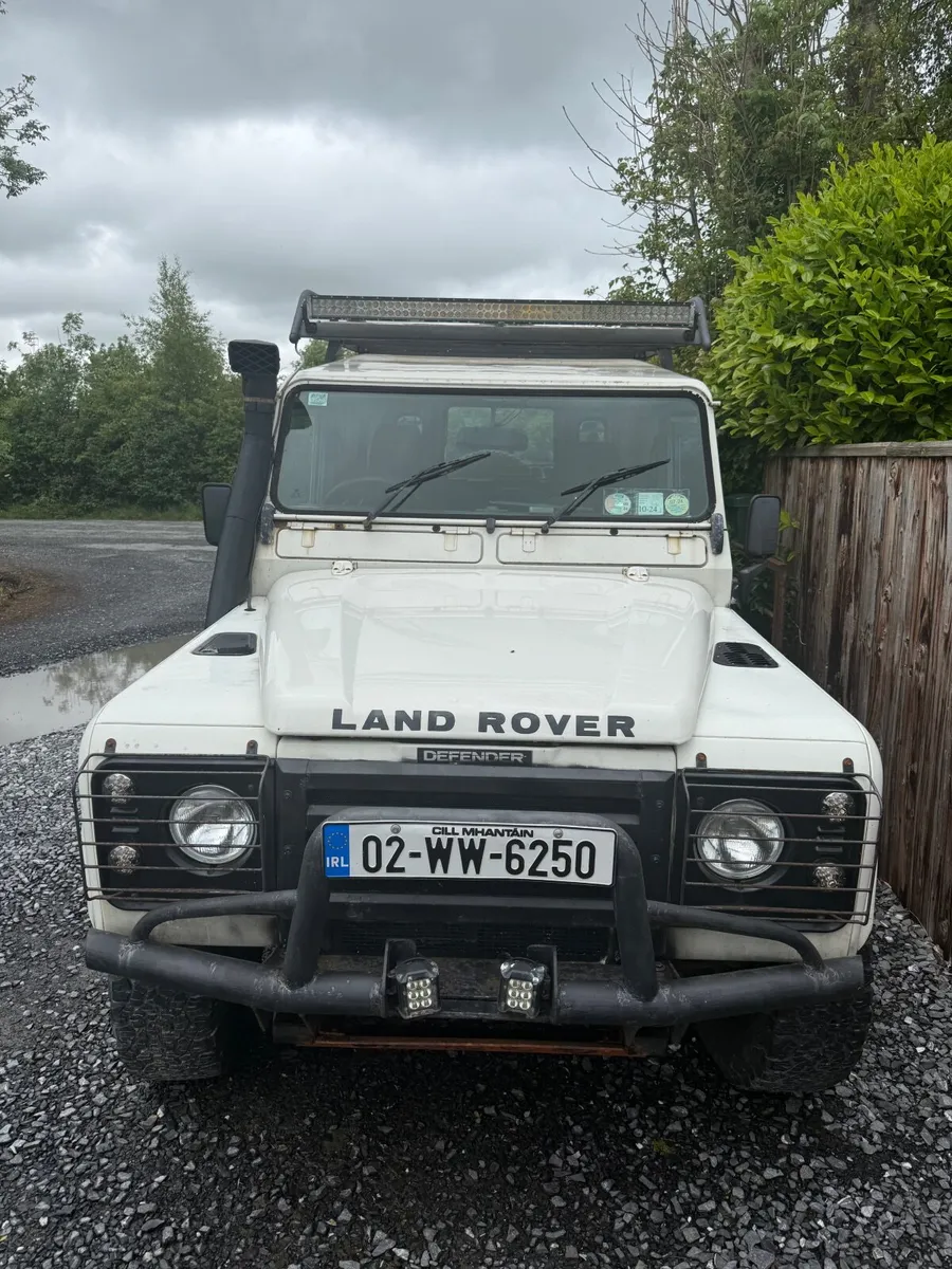 Land Rover Defender 2002 - Image 4