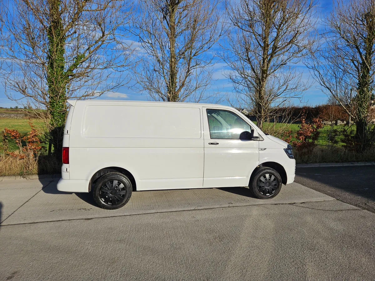 2019 Volkswagen Transporter - Image 2