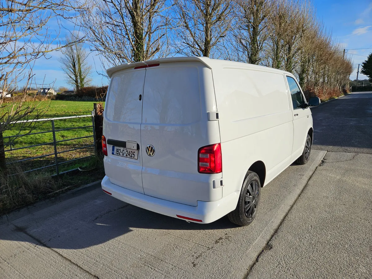 2019 Volkswagen Transporter - Image 3