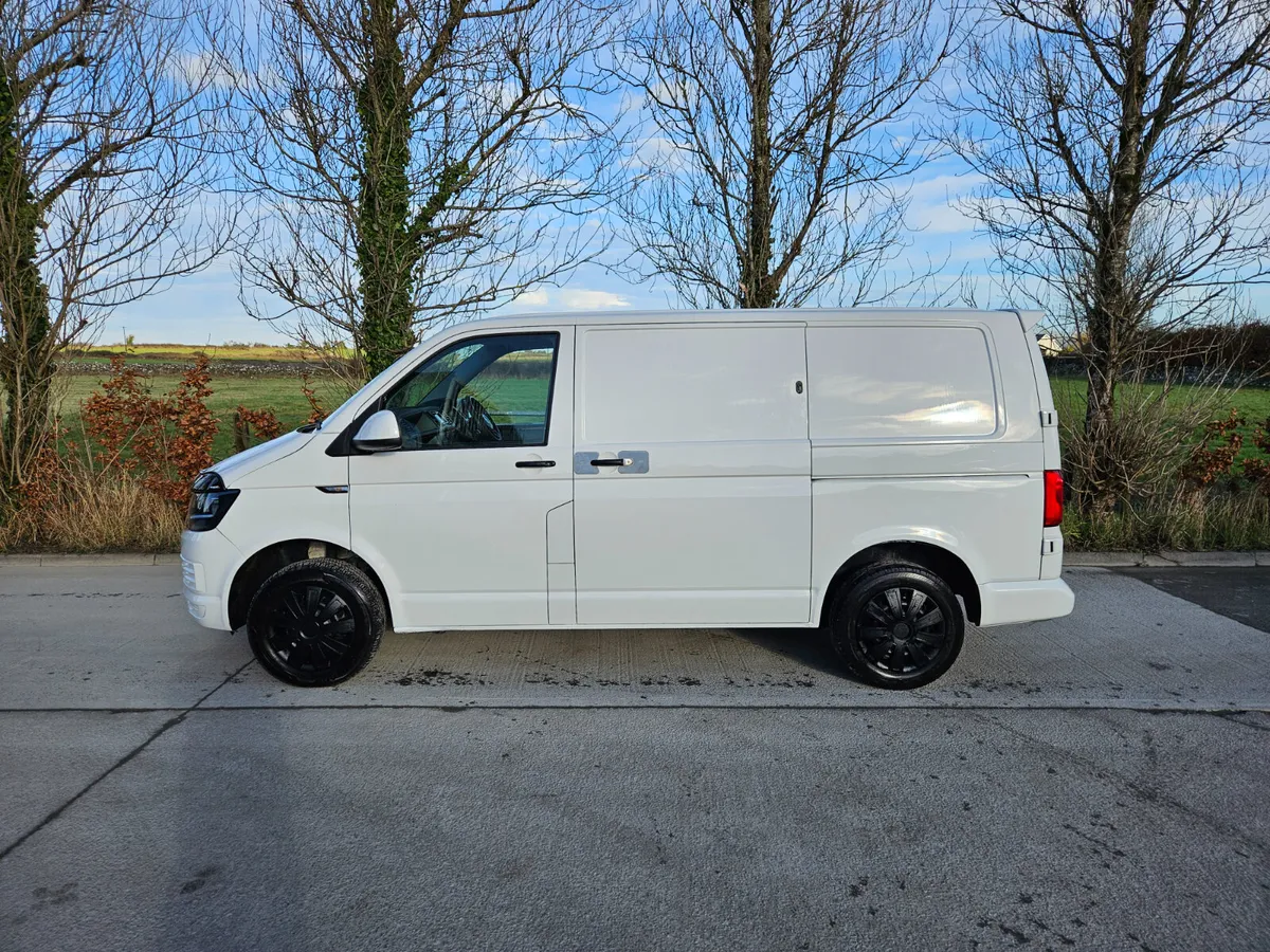 2019 Volkswagen Transporter - Image 1