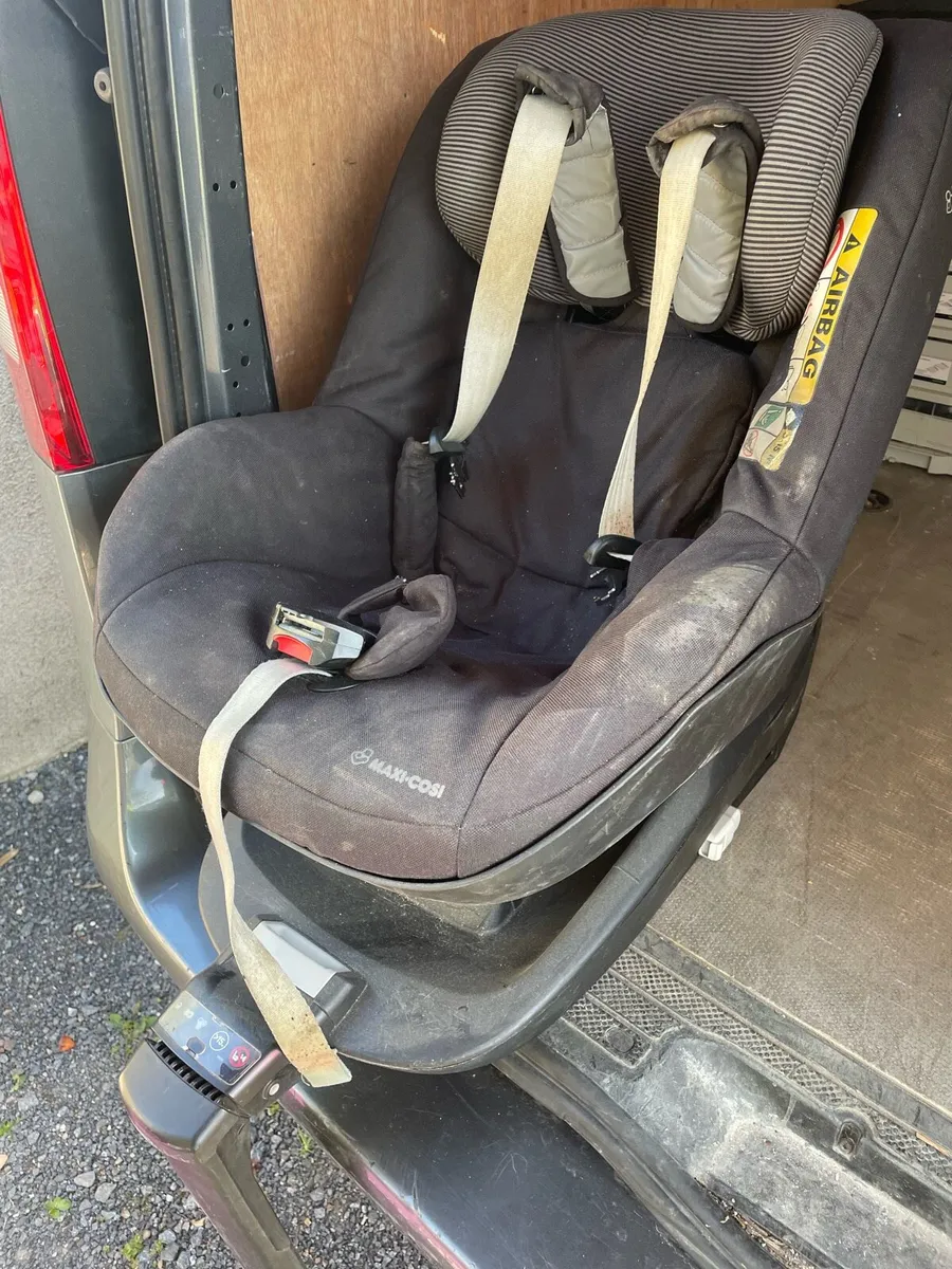 Car seats and isofix base - Image 2