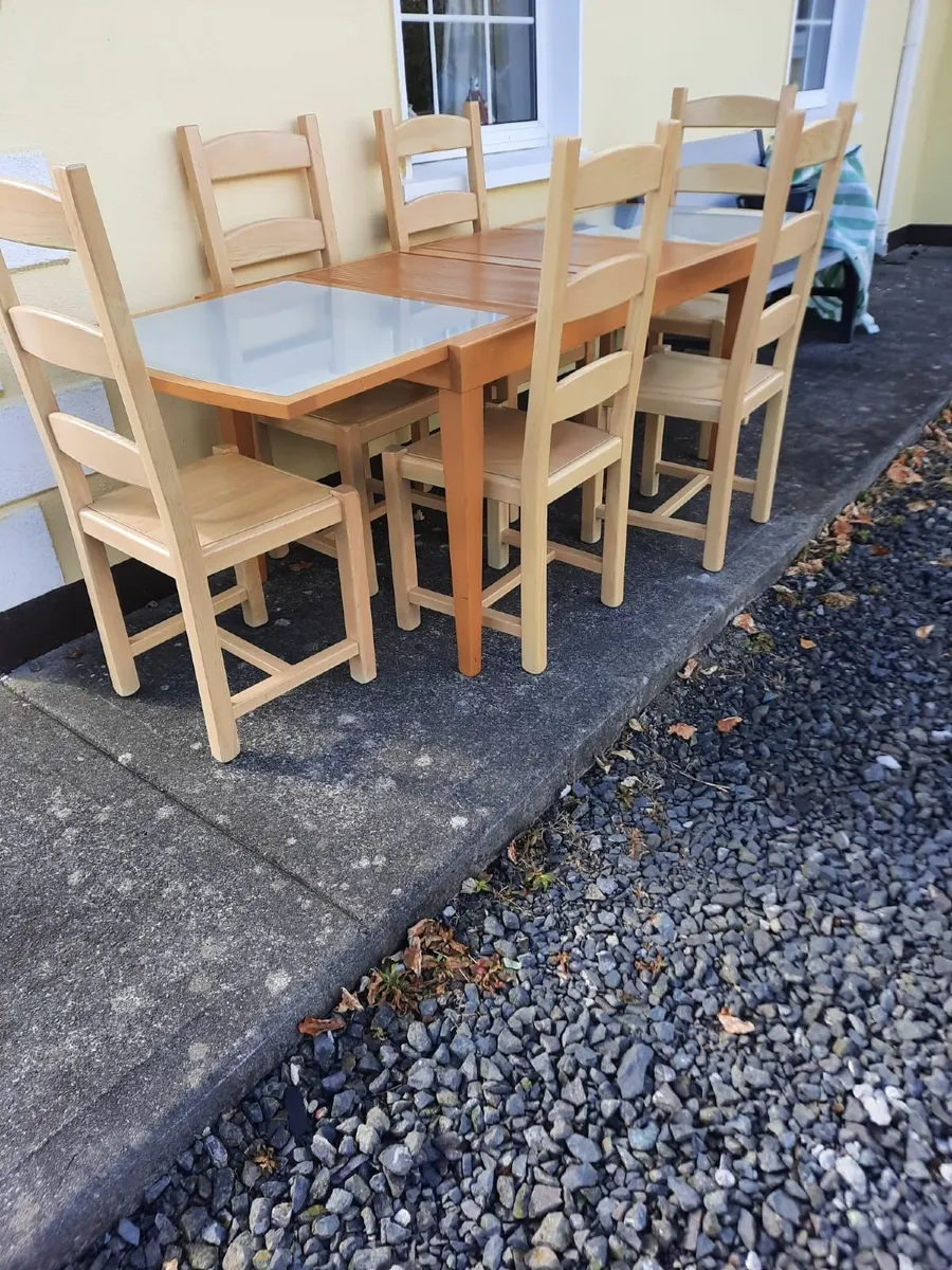 Kitchen table and chairs - Image 4