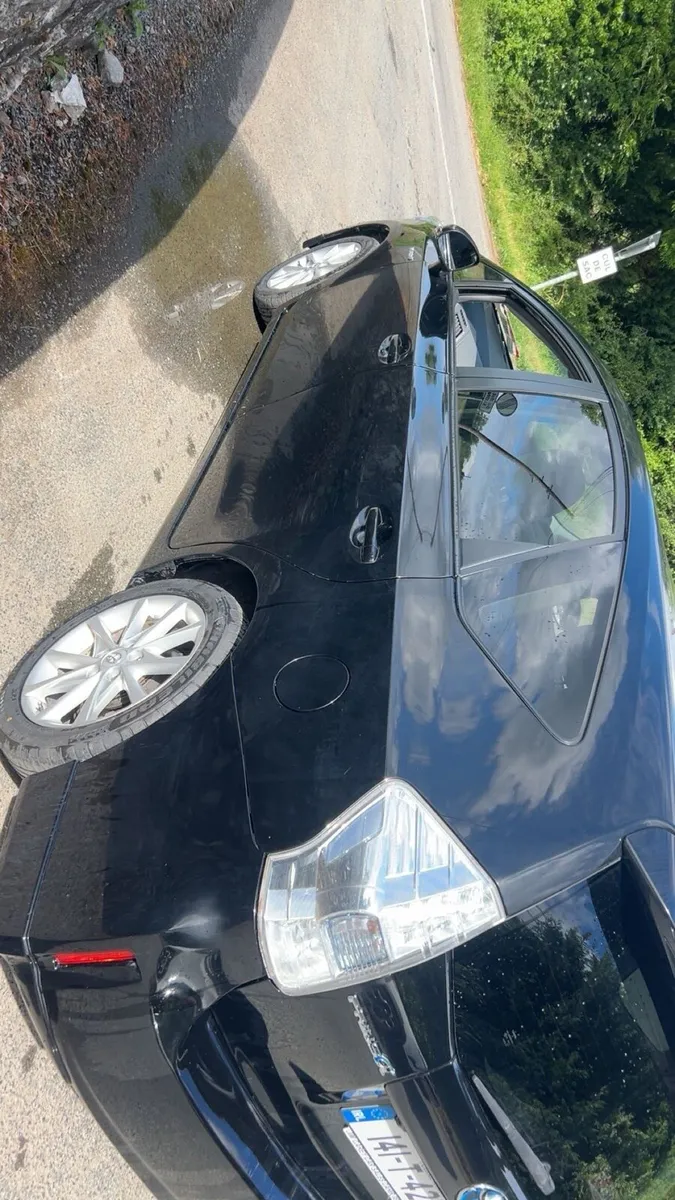 Toyota Prius 1.8 petrol hybrid - Image 4