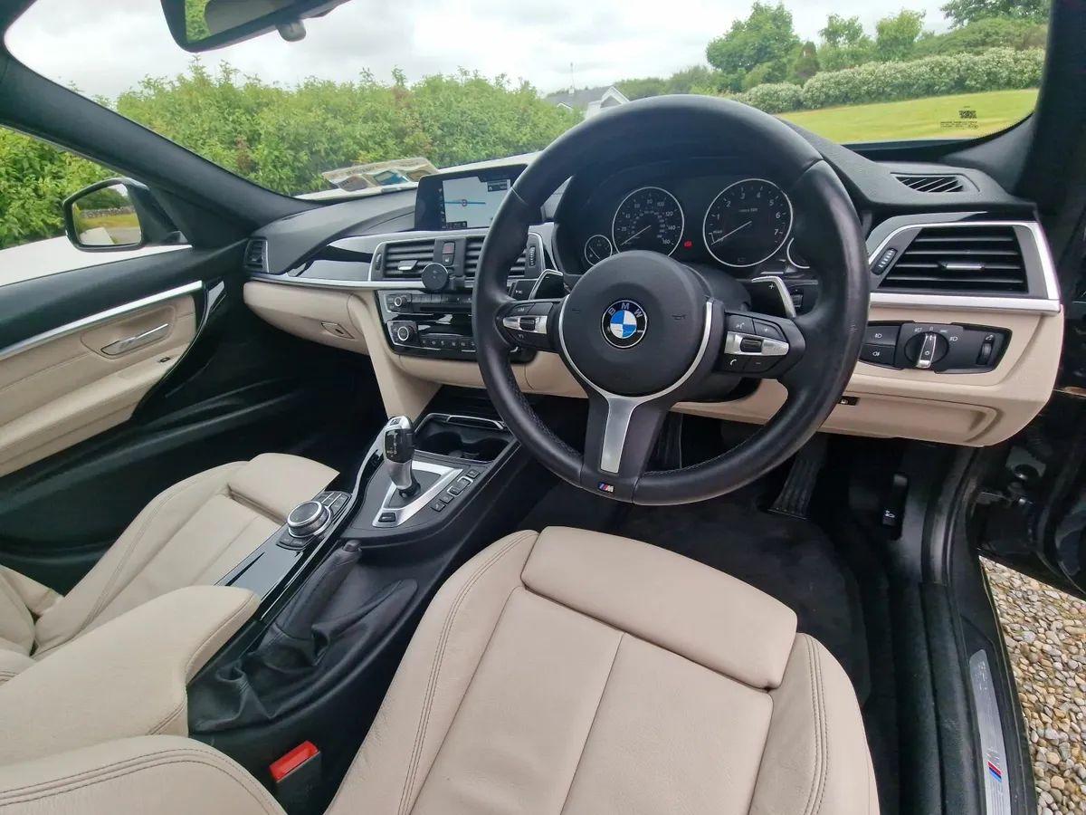 BMW 3-Series 2018 - Image 2