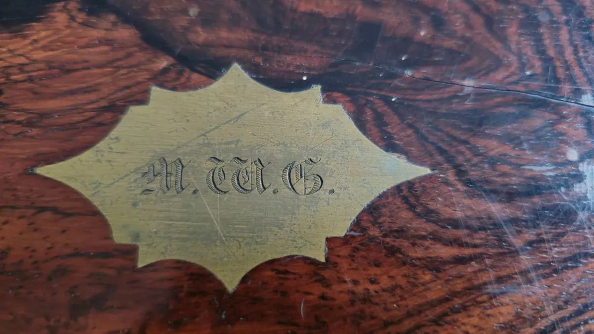 Antique box - Image 2