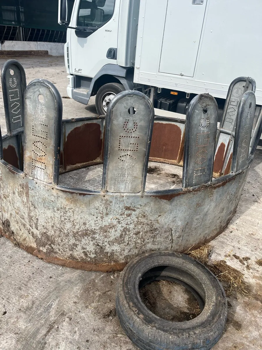Round feeder - Image 1