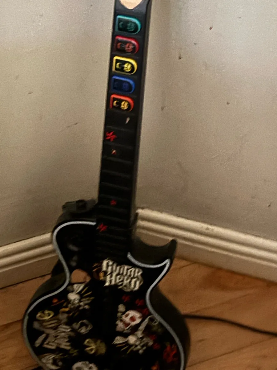 Xbox 360 with guitar - Image 2