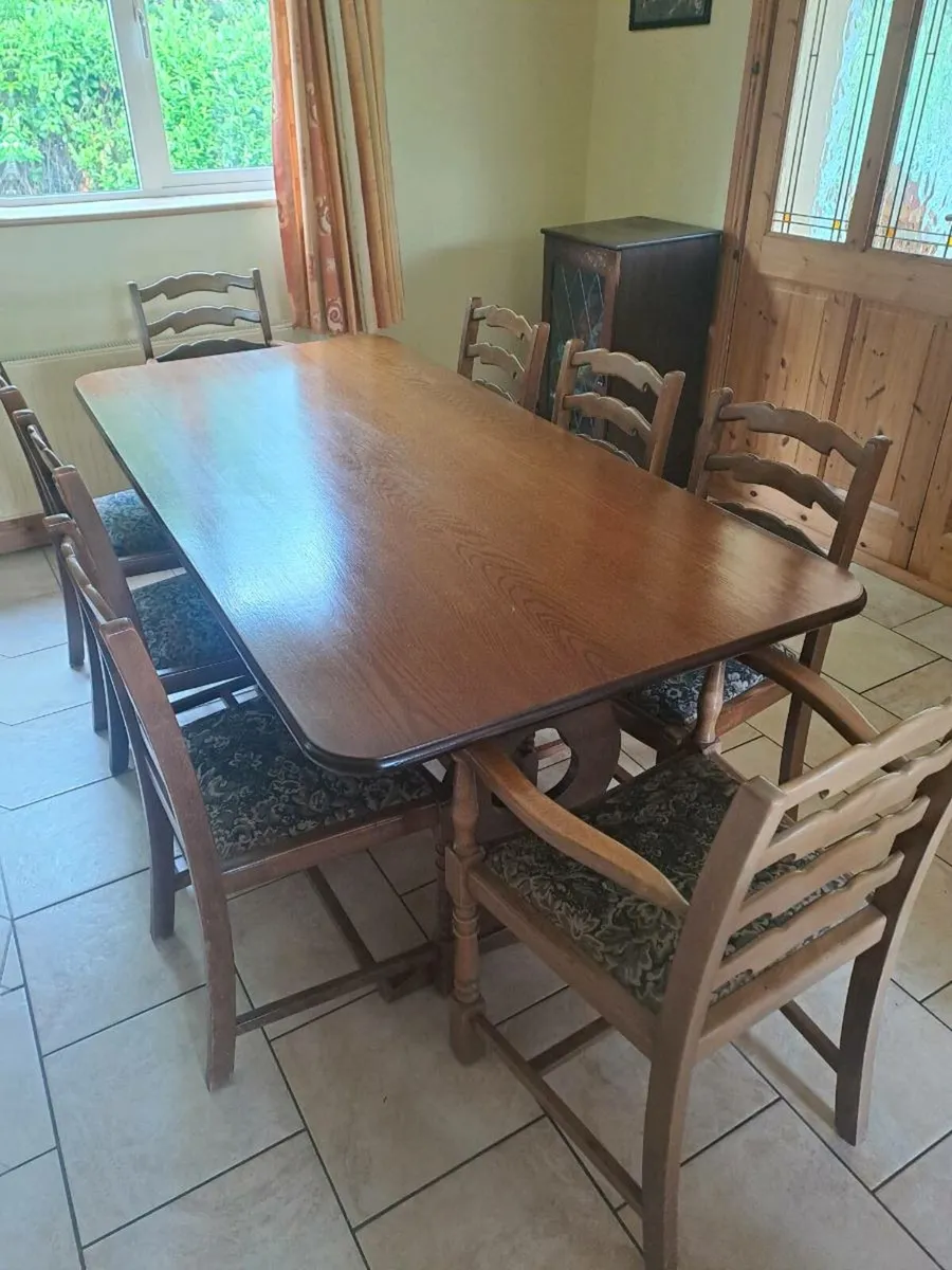 Dining table and 8 chairs - Image 1