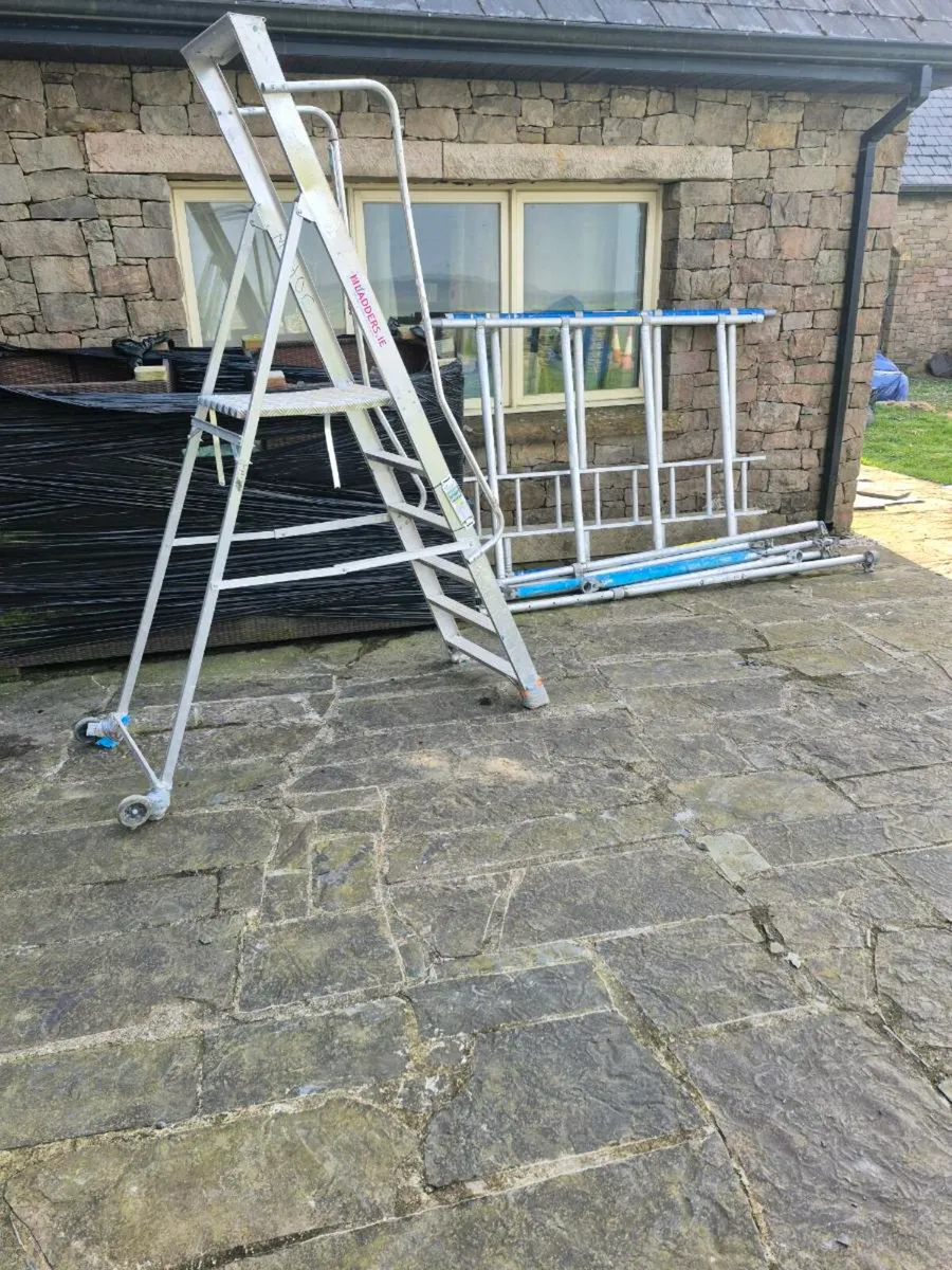 2.5m 'A' frame step ladder platforms extendable - Image 1