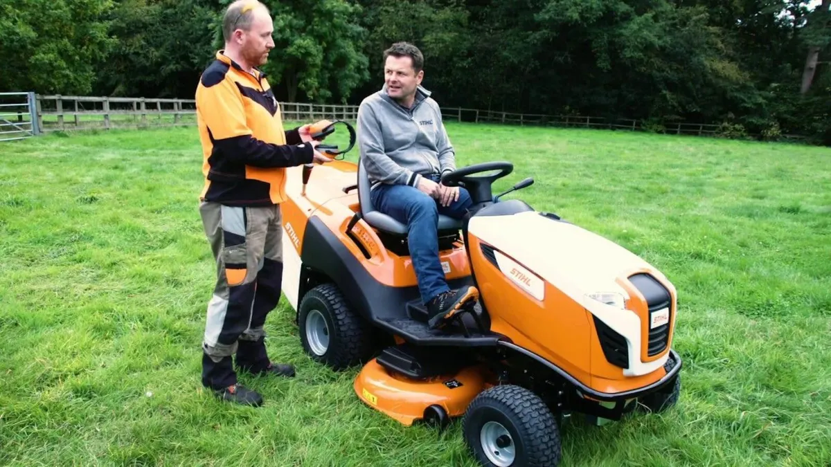 RT 5097 Petrol Ride-on Lawn Mower - Image 4