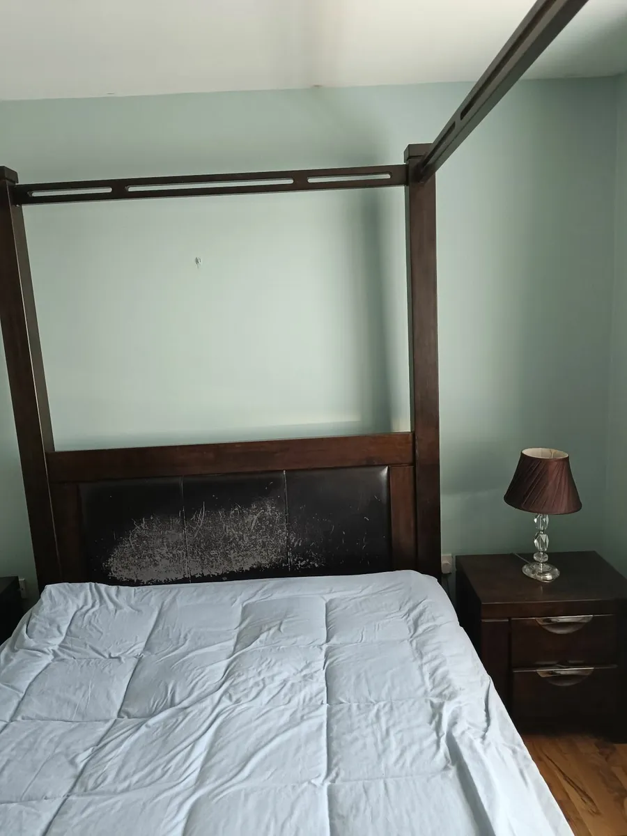 Four poster bed with mattress - Image 2