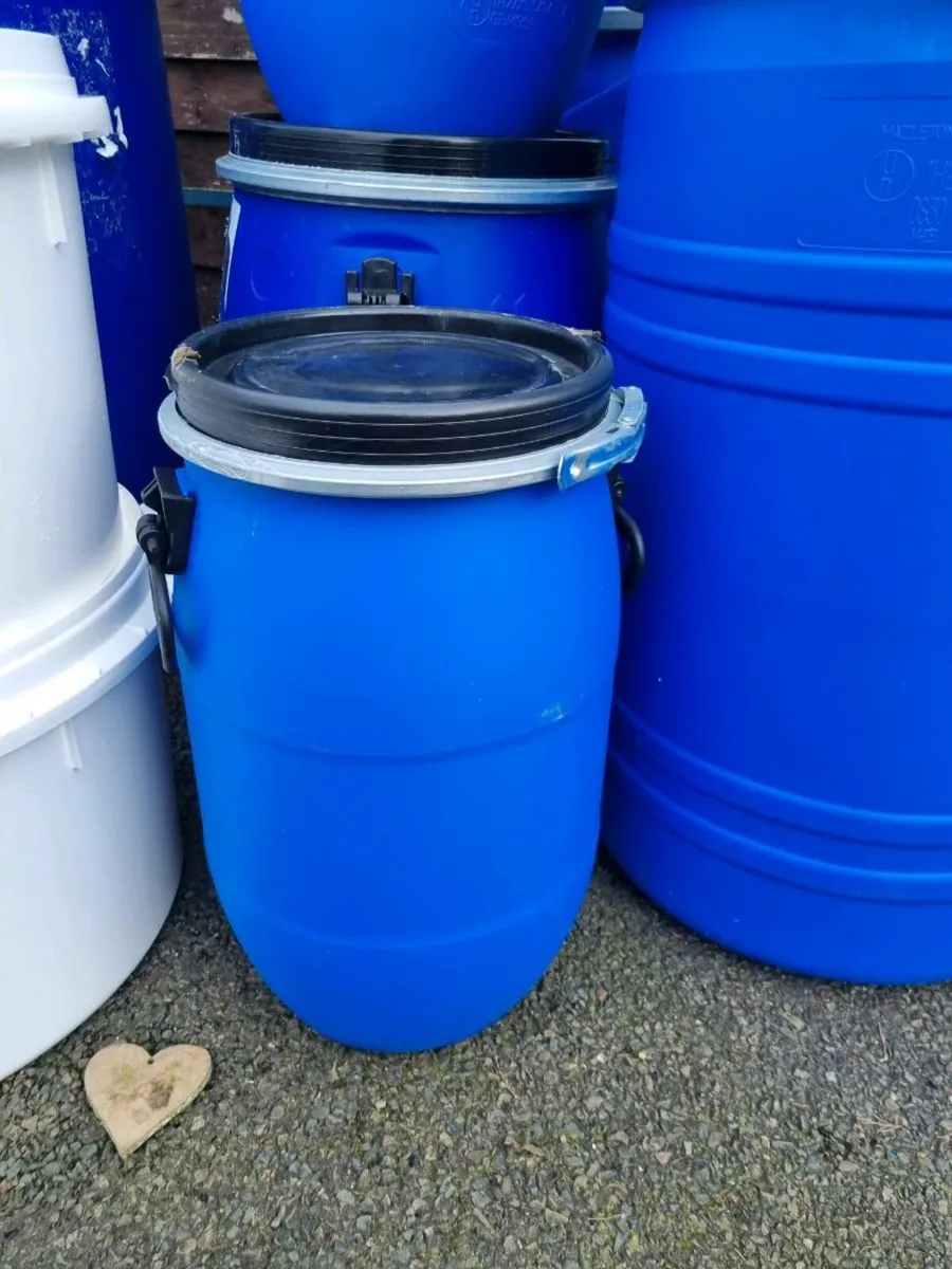 30L plastic barrels with clamped lids - Image 1