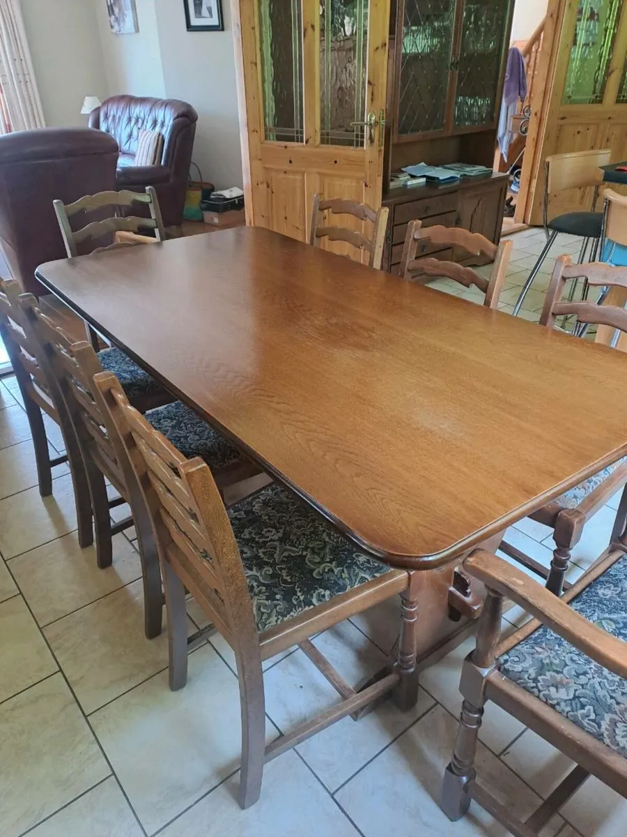 Dining table and 8 chairs - Image 2