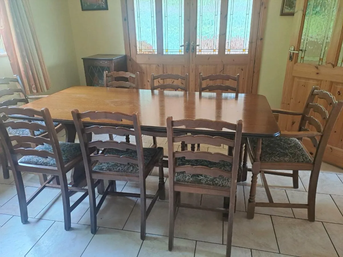 Dining table and 8 chairs - Image 3