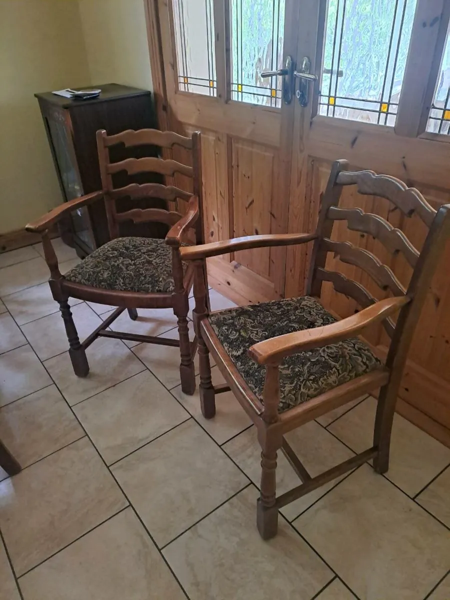 Dining table and 8 chairs - Image 4