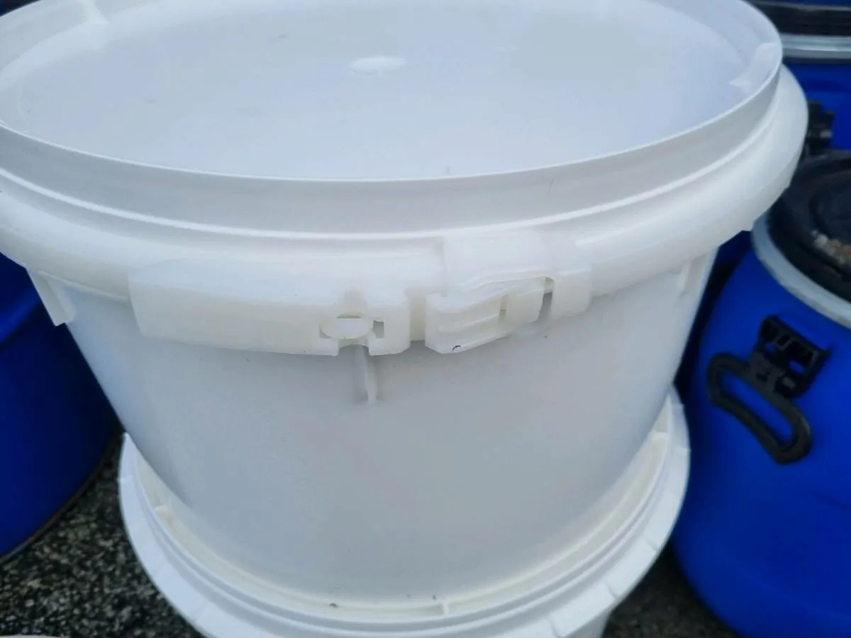 40L plastic barrels with clamped lids - Image 1
