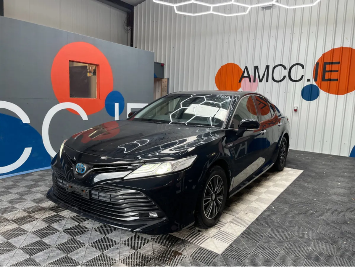 Toyota Camry 2.5 HYBRID / 75k KMs / REVERSE CAMERA - Image 3