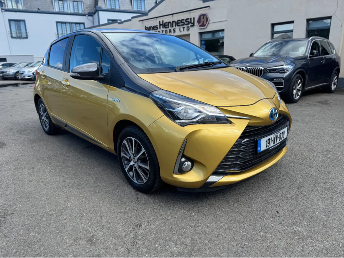 Toyota Yaris HYBRID AUTO - Image 1