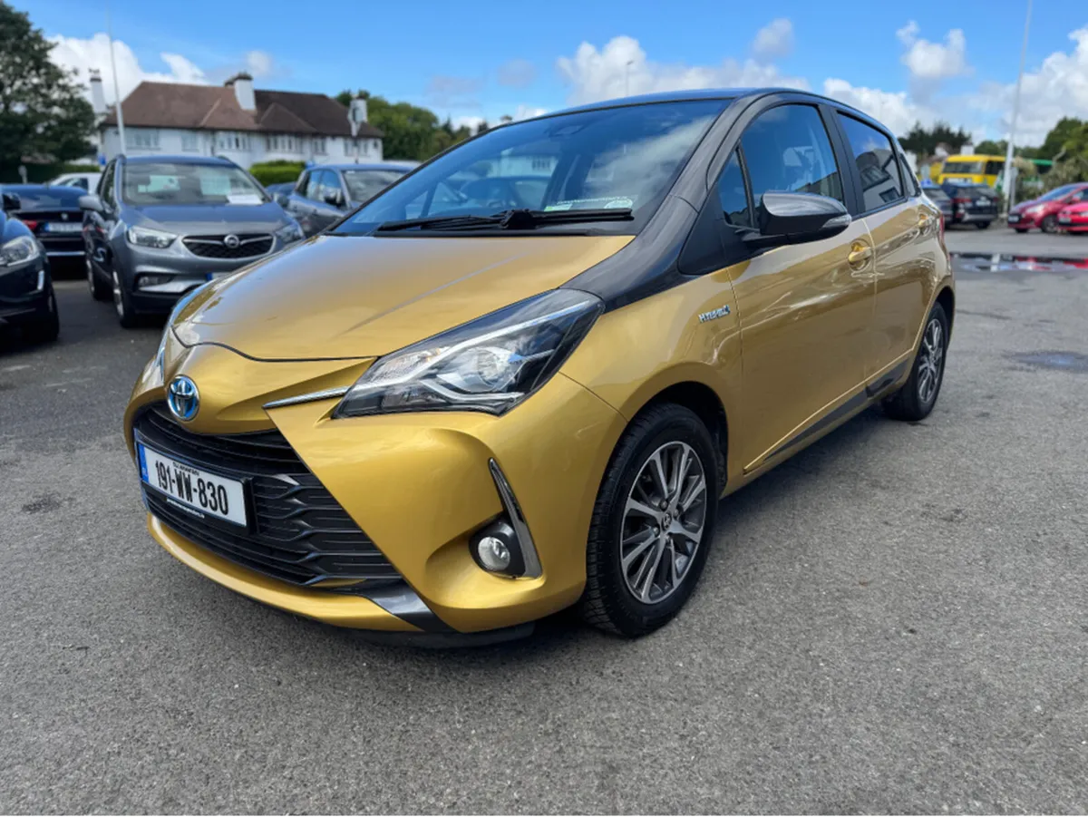 Toyota Yaris HYBRID AUTO - Image 2
