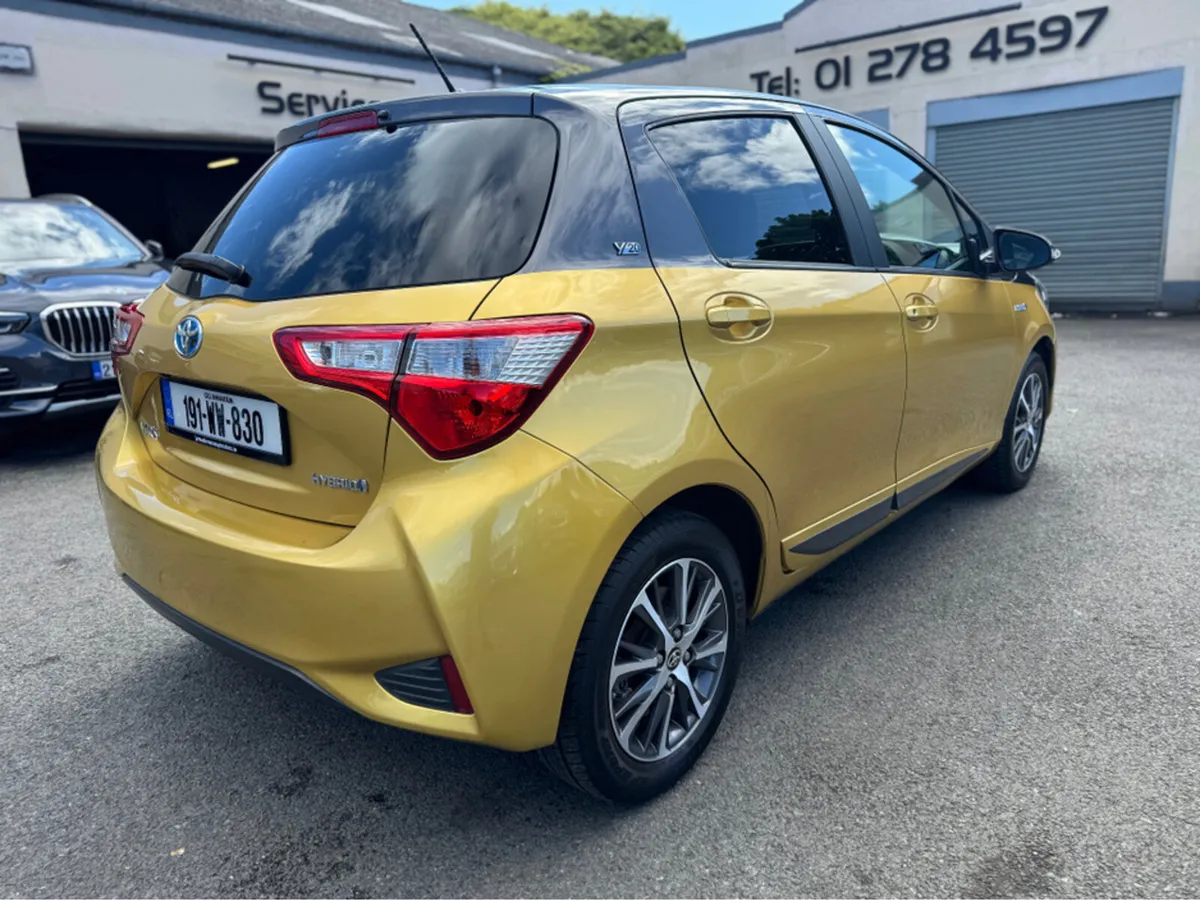 Toyota Yaris HYBRID AUTO - Image 4