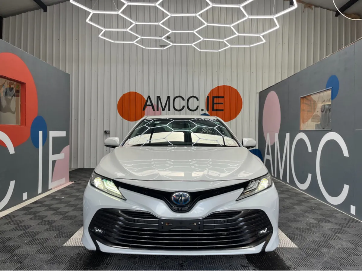 Toyota Camry 2.5 HYRBID / 75k KMs / ADAPTIVE CRUIS - Image 2