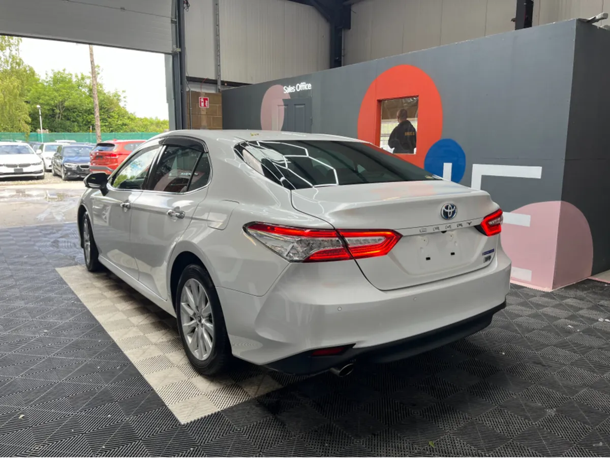Toyota Camry 2.5 HYRBID / 75k KMs / ADAPTIVE CRUIS - Image 4