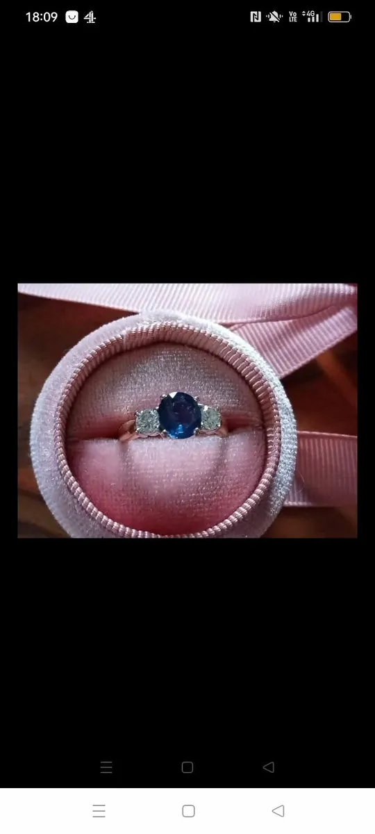 Stunning Sapphire and Diamond Ring - Image 4