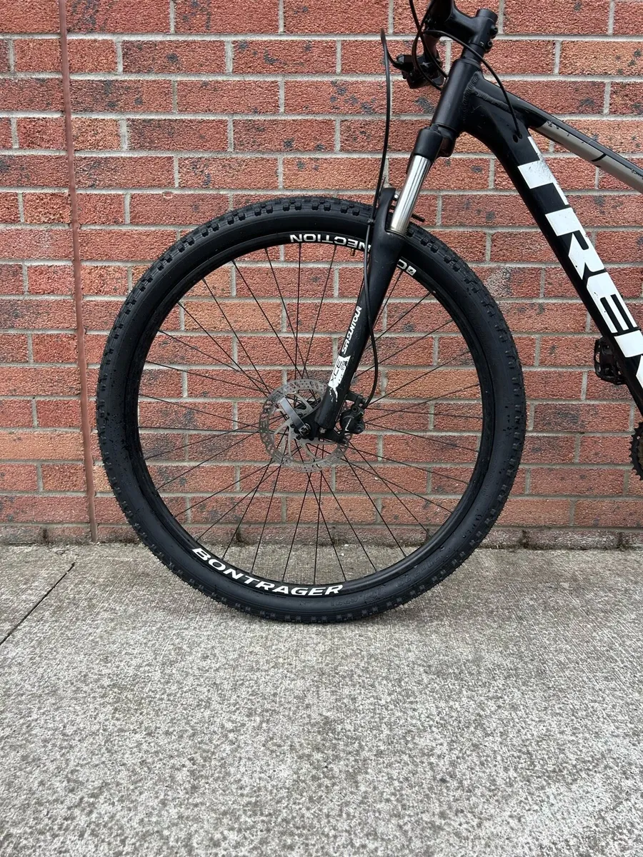 Trek Marlin 5 Mountain Bike - Image 3