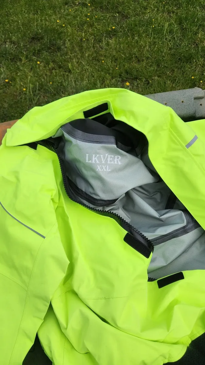 Kayak and dry suit - Image 3