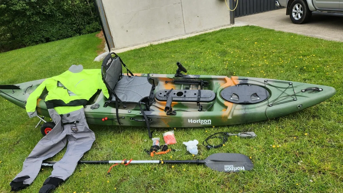 Kayak and dry suit - Image 4