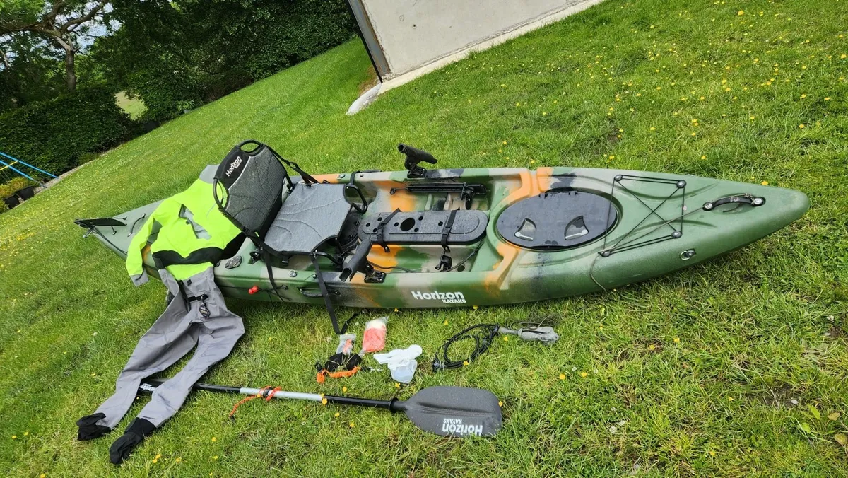 Kayak and dry suit - Image 2