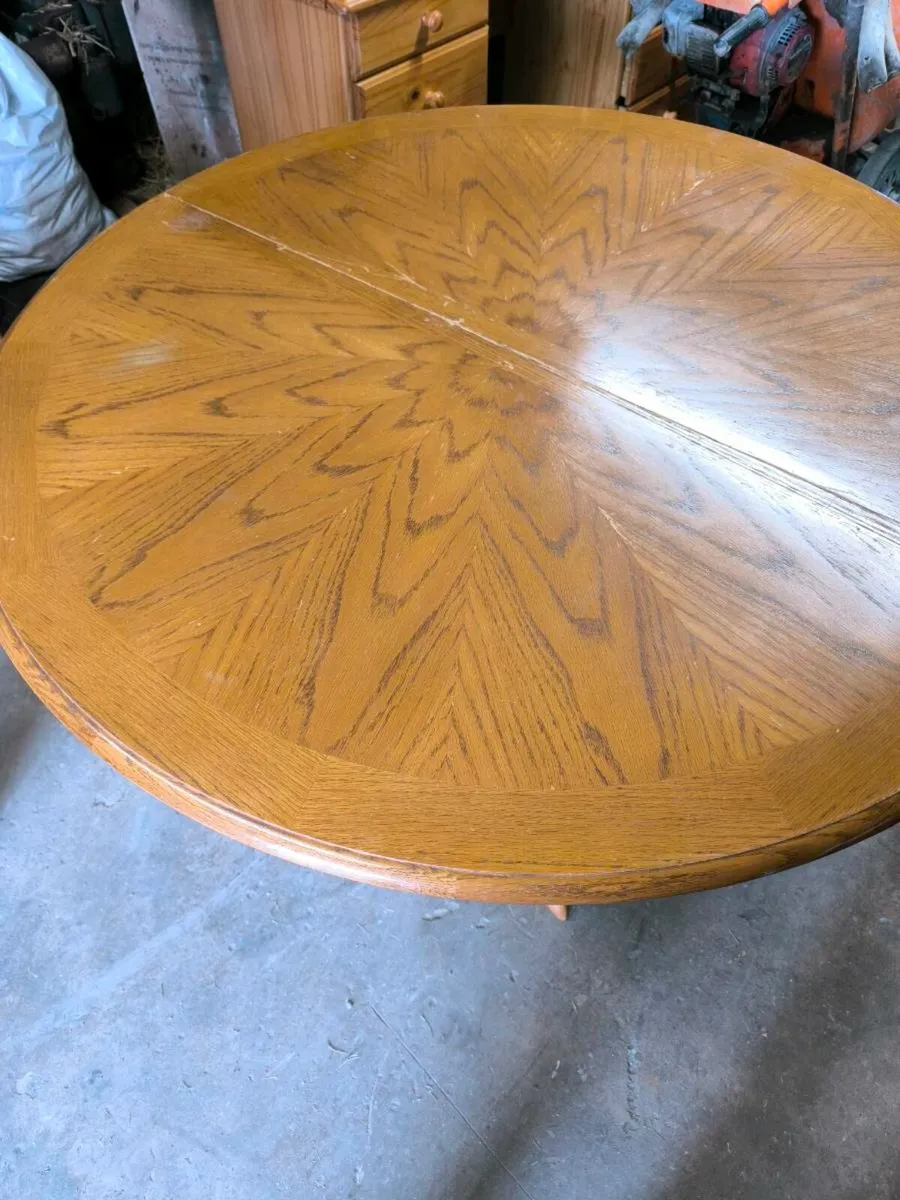 Table chairs sofa - Image 3