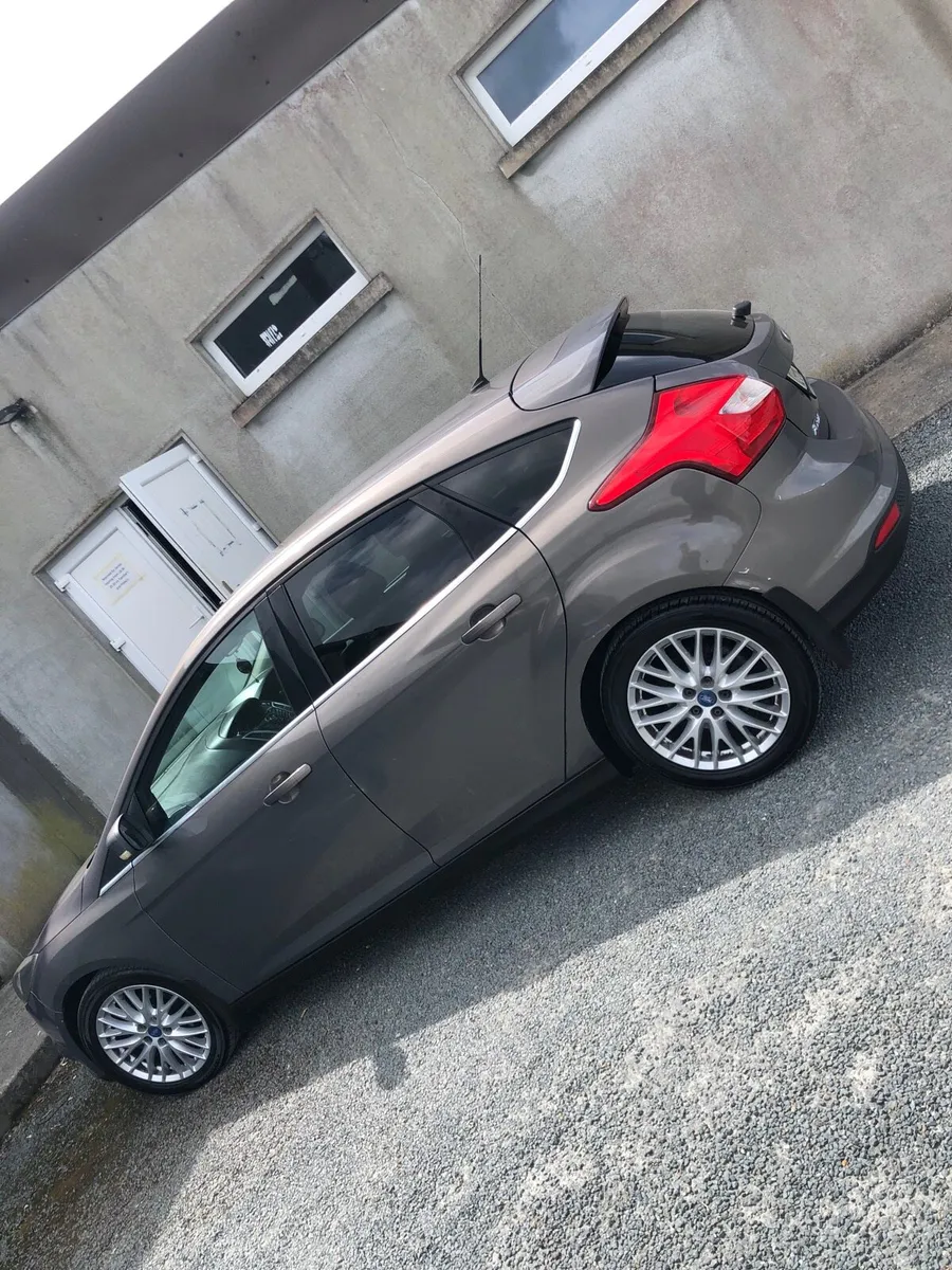 Ford Focus 2012 - Image 2