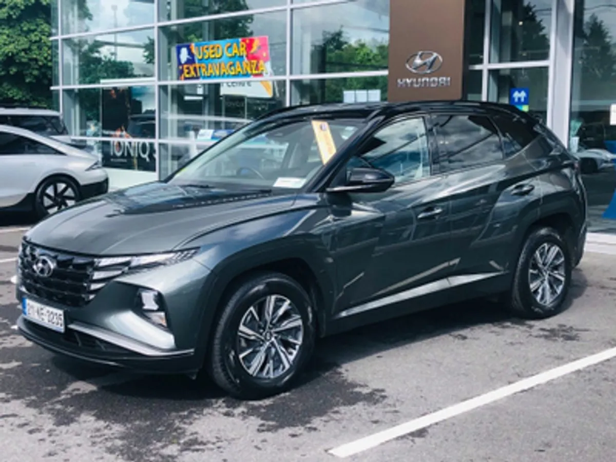 Hyundai Tucson Executive 1.6 Hybrid W/black Roof - Image 3