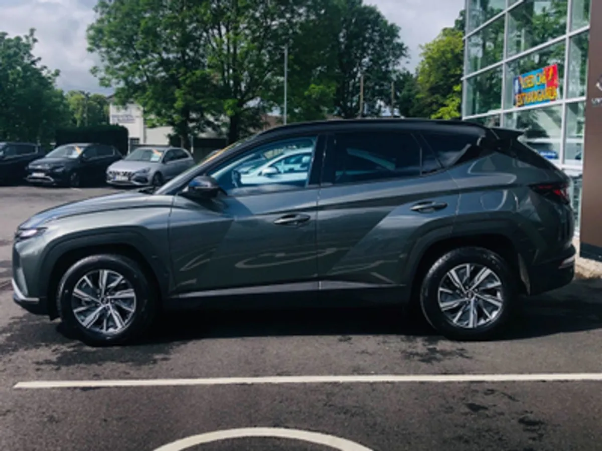 Hyundai Tucson Executive 1.6 Hybrid W/black Roof - Image 4
