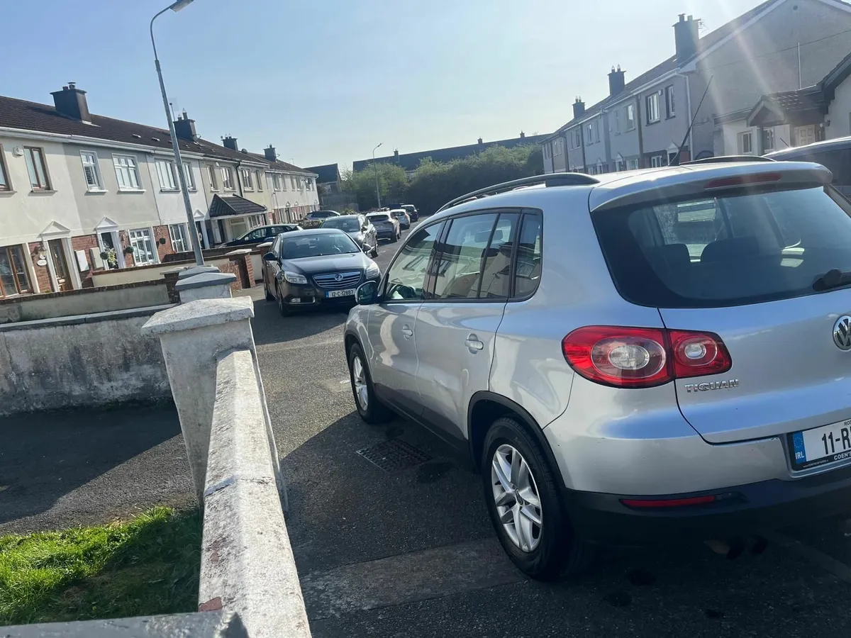 Volkswagen Tiguan 2011 - Image 2