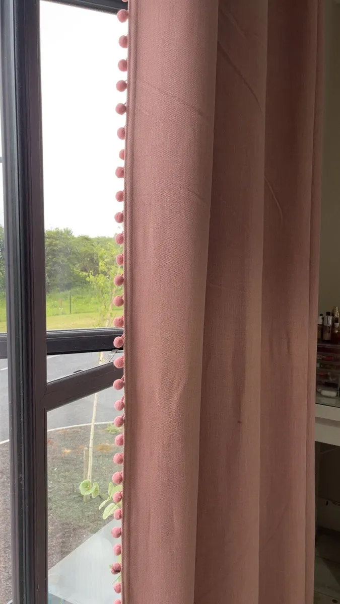 Curtains - Image 2