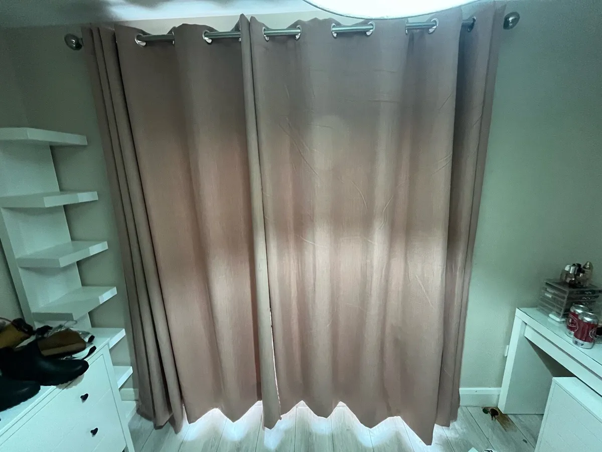 Curtains - Image 4