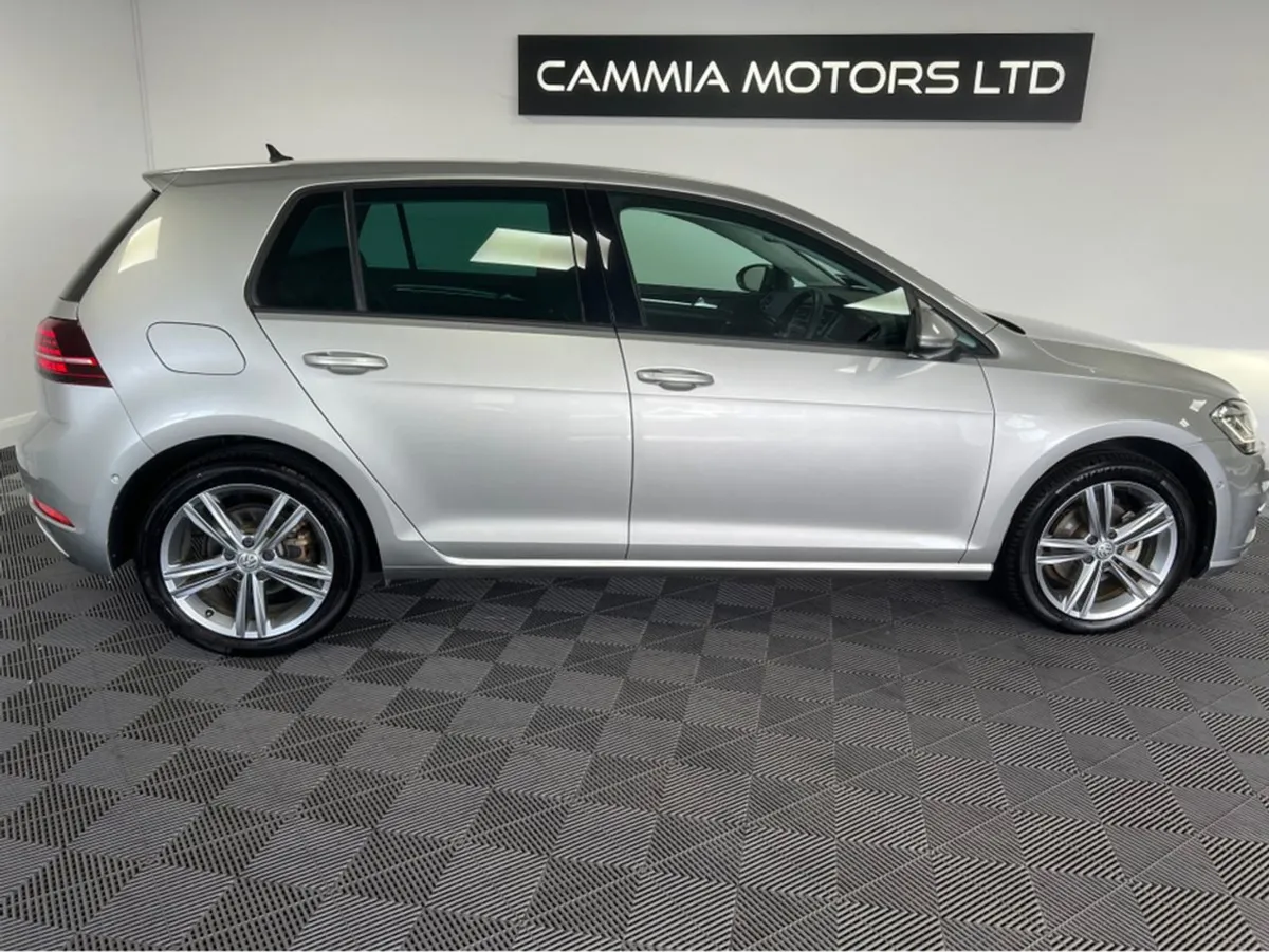 Volkswagen Golf  volkswagen Golf Tsi   2020   low - Image 4