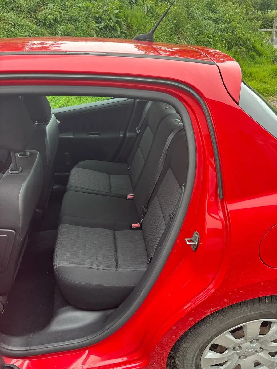 Peugeot 207 HDI diesel,immaculate €3,500 low m - Image 4
