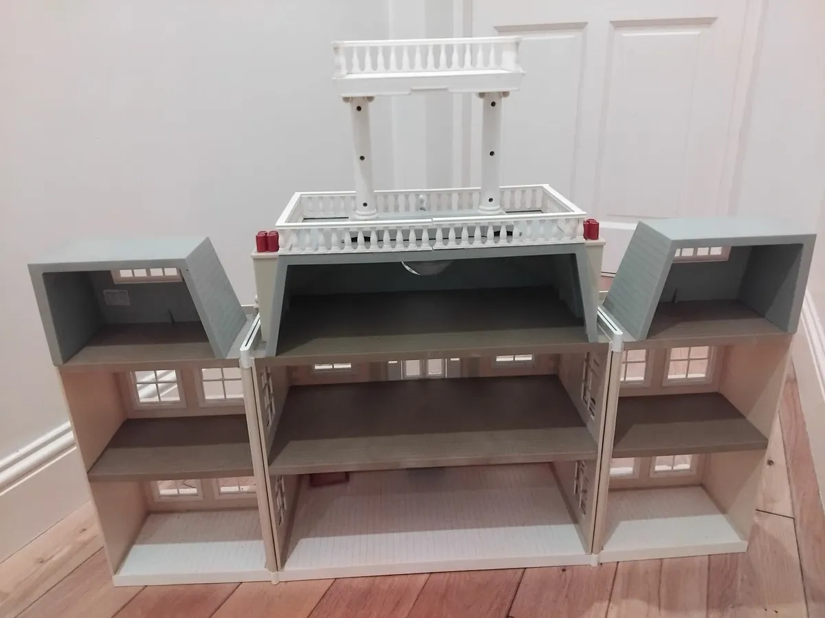 Sylvanian house , furniture pieces & figures. - Image 1