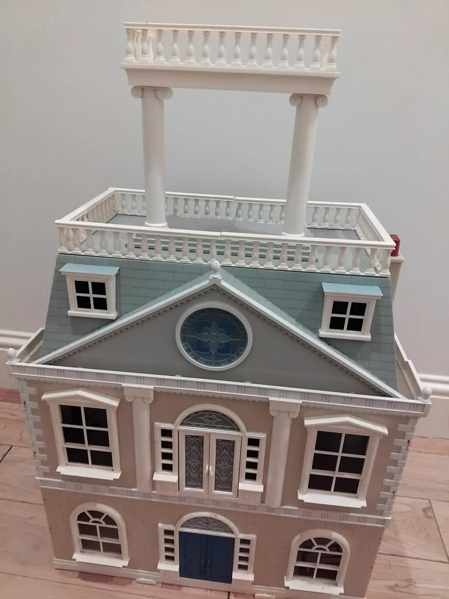 Sylvanian house , furniture pieces & figures. - Image 2