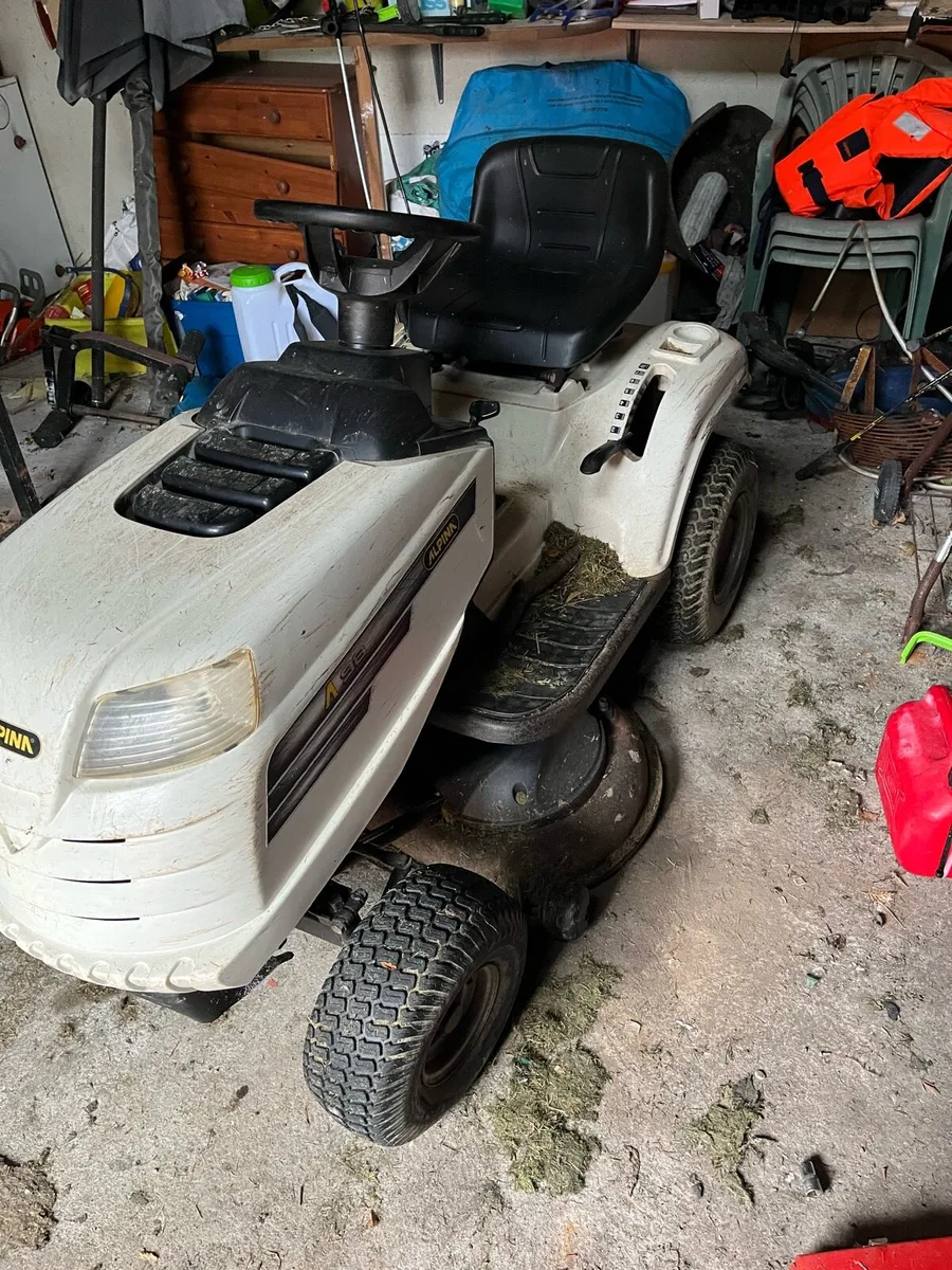 Ride on mower - Image 1
