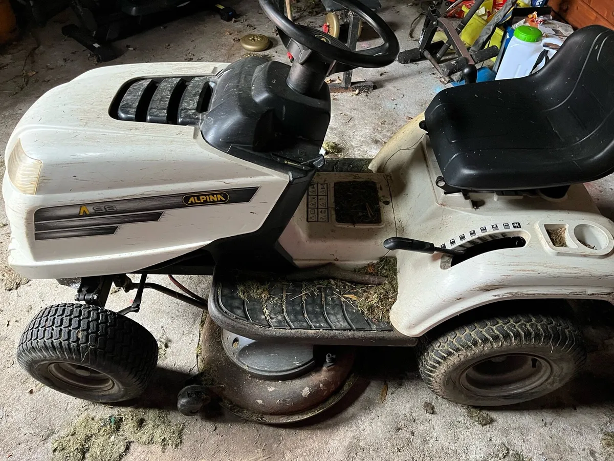 Ride on mower - Image 2