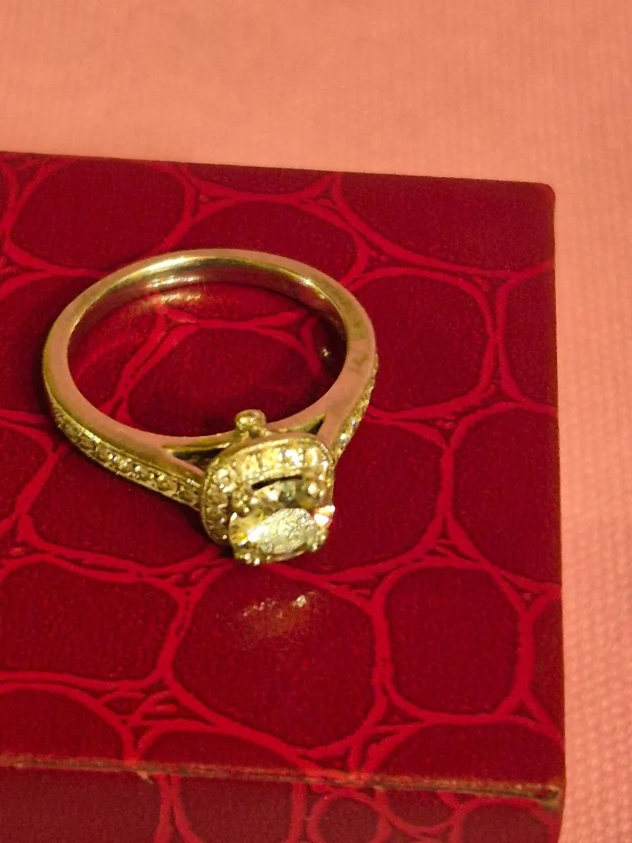 Engagement ring - Image 3