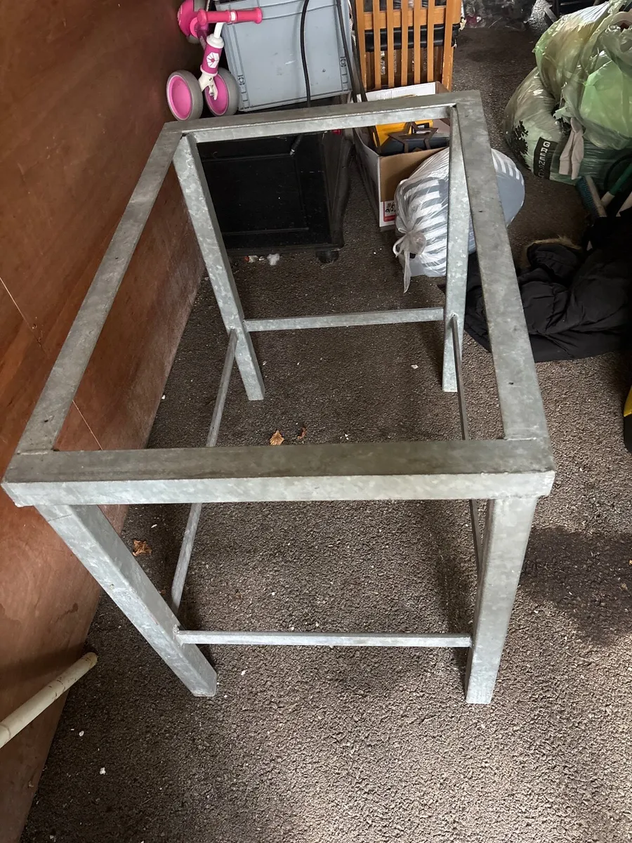 Work bench and vice - Image 1