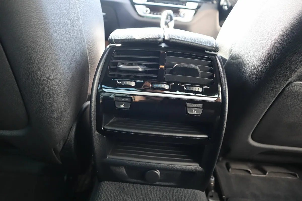 BMW 520D// SHADOW LINE//HIGH SPEC//WARRANTY - Image 4
