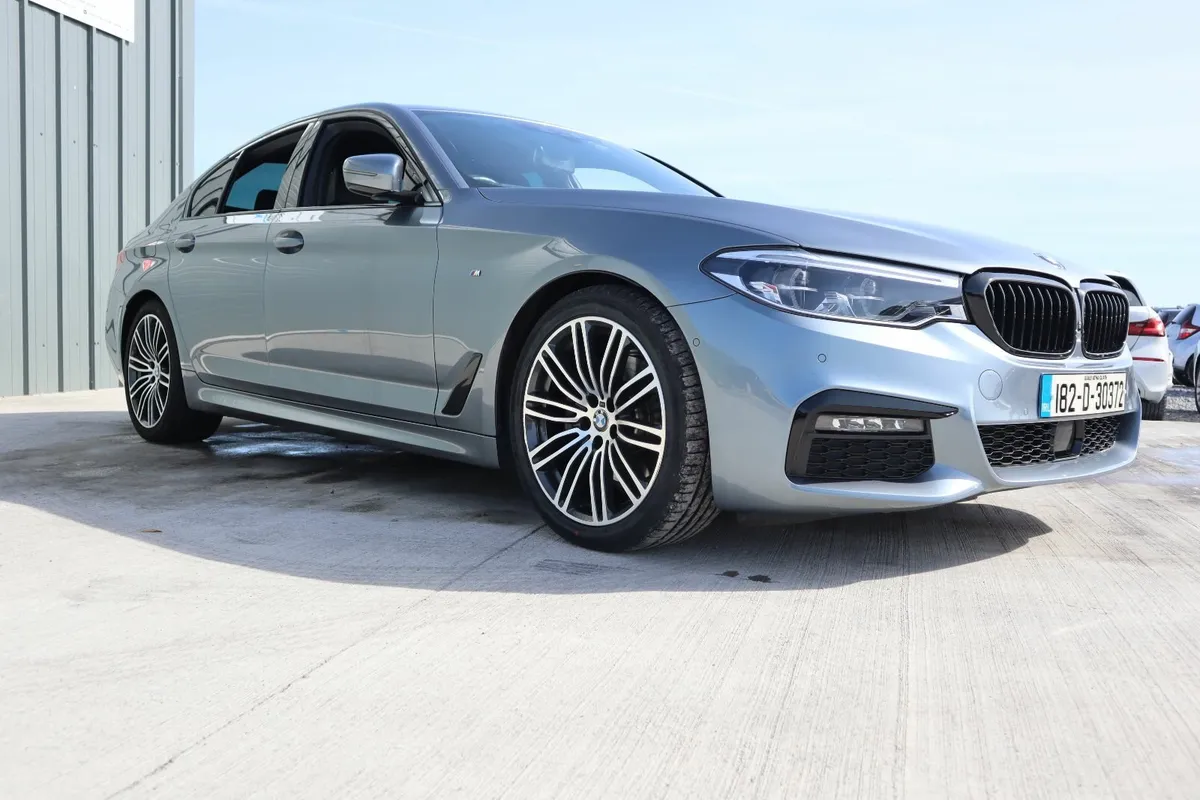 BMW 520D// SHADOW LINE//HIGH SPEC//WARRANTY - Image 1