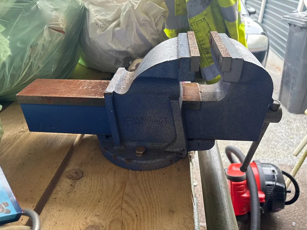 Work bench and vice - Image 2